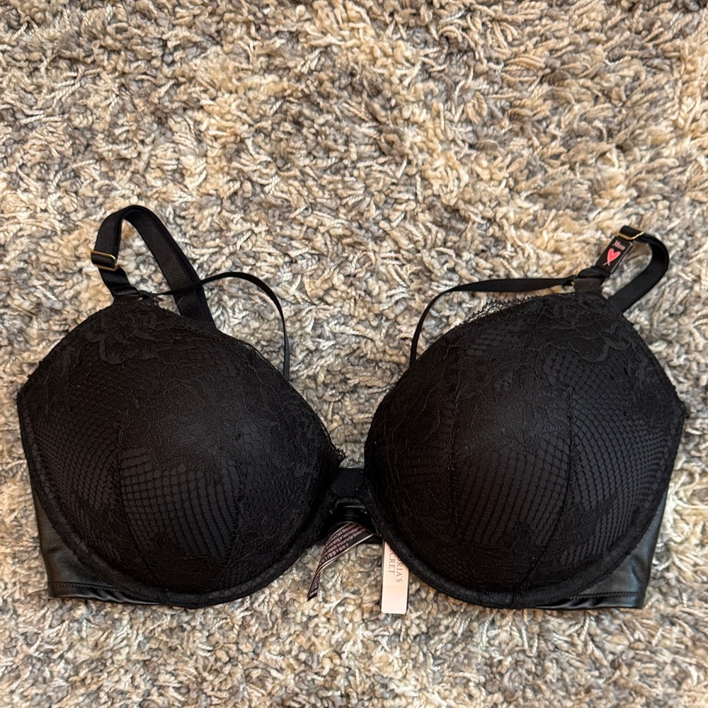 Victoria's Secret Black Lace Push-Up Bra (38DD)